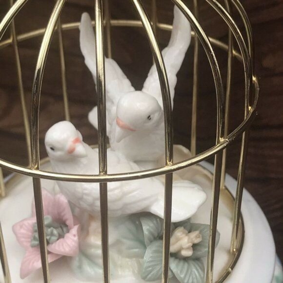 Trinket Box or Potpourri Holder Porcelain Doves in Gold-tone Cage on Hinged Lid - Picture 9 of 11
